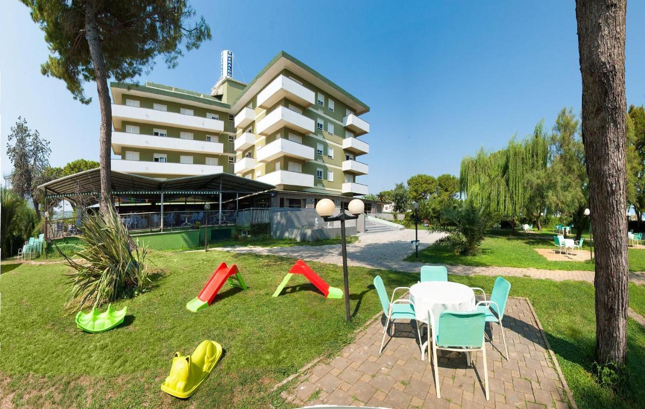 Hotel Smeraldo جوليانوفا المظهر الخارجي الصورة