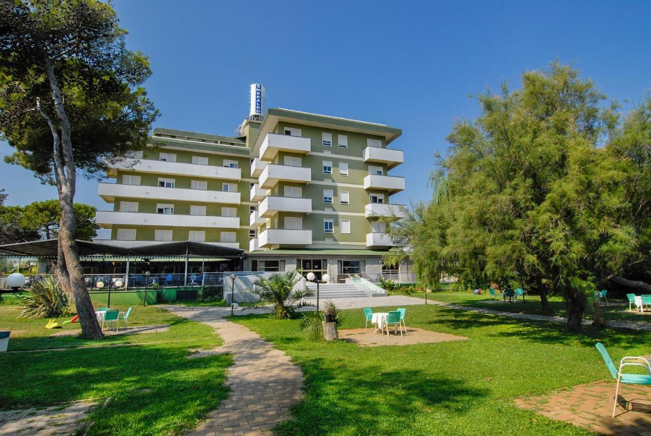 Hotel Smeraldo جوليانوفا المظهر الخارجي الصورة