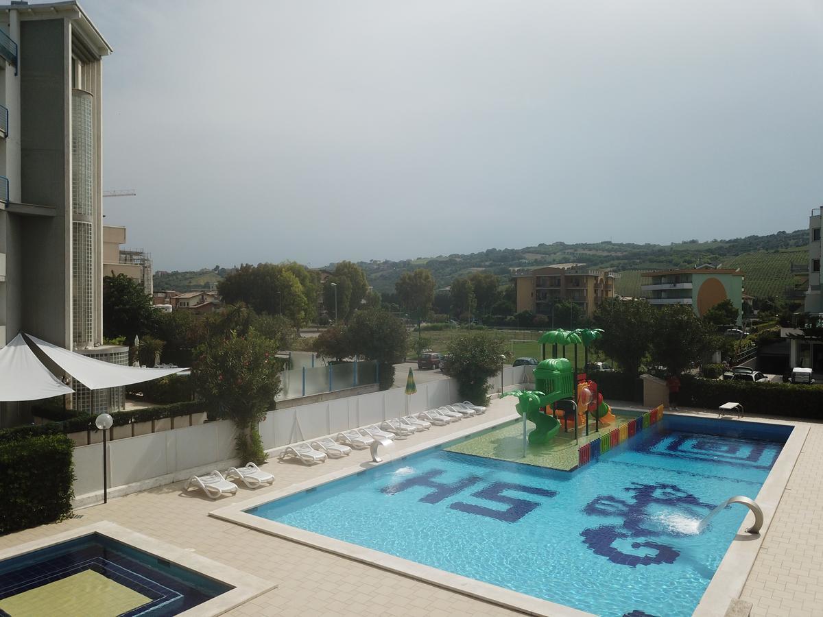 Hotel Smeraldo جوليانوفا المظهر الخارجي الصورة