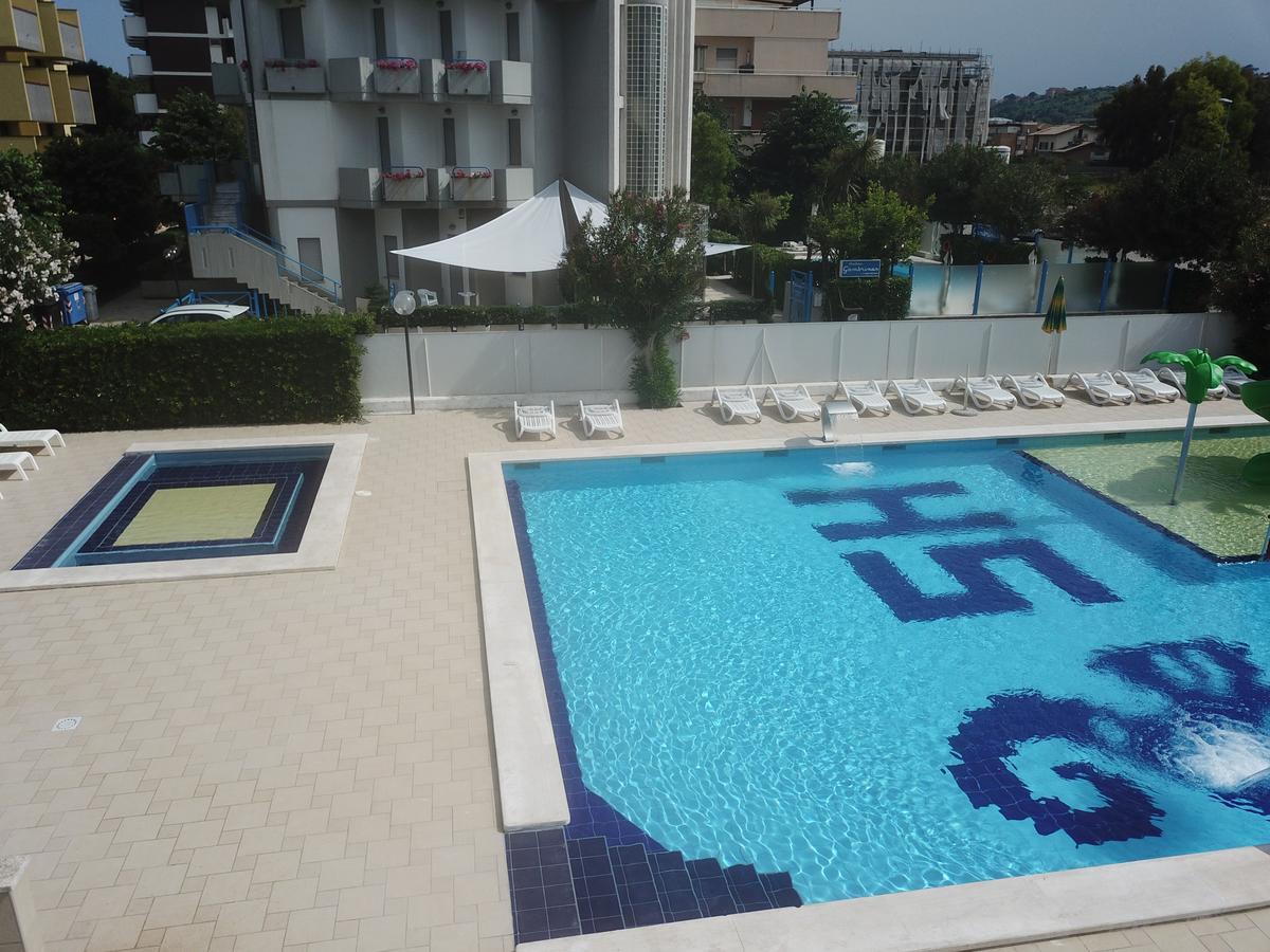 Hotel Smeraldo جوليانوفا المظهر الخارجي الصورة